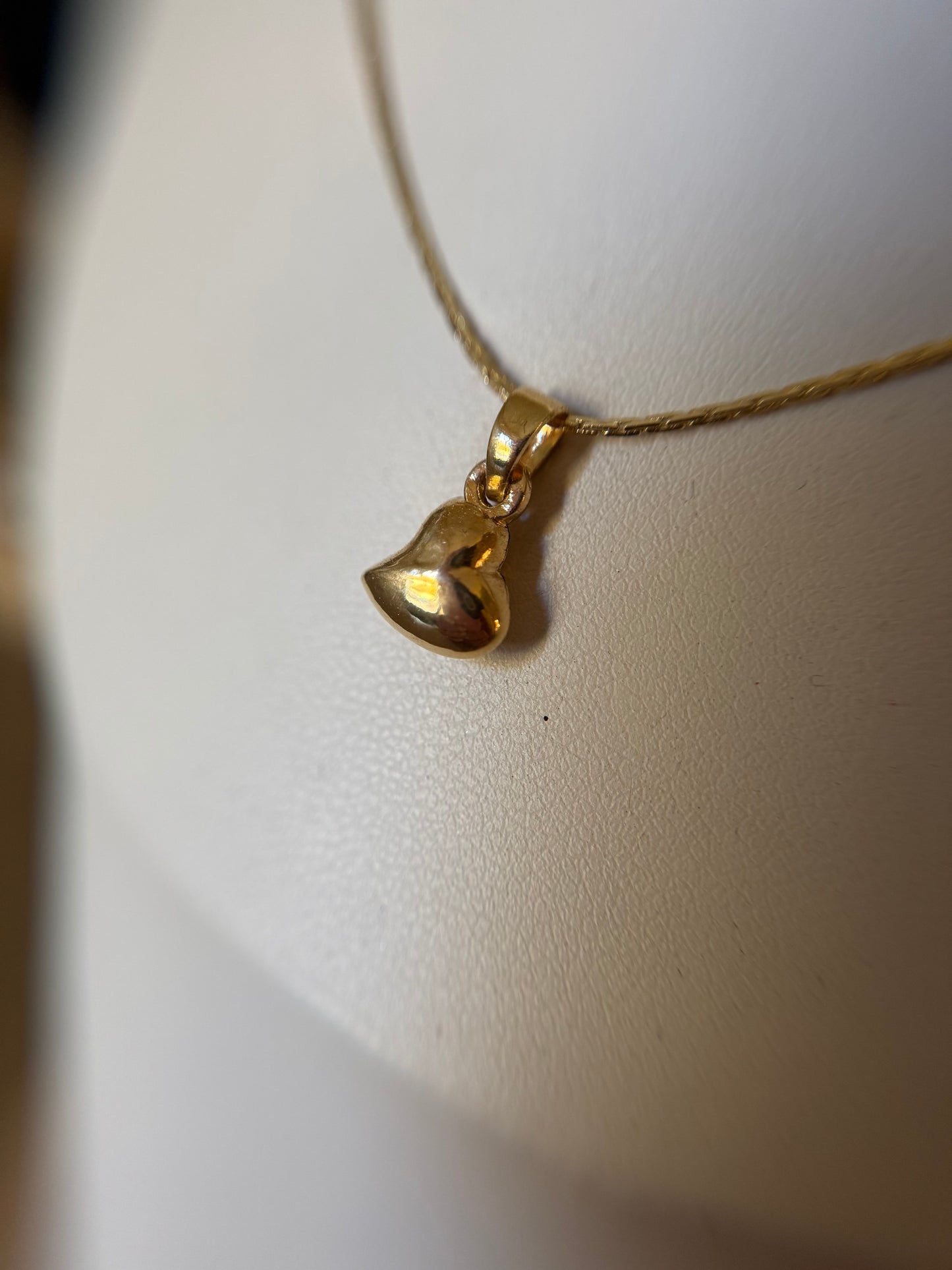 Gargantilla con dije corazón - Enchapada en oro 18k