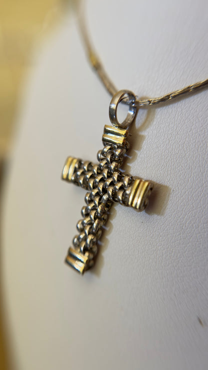 Cadena con dije de Cruz en Plata y Oro